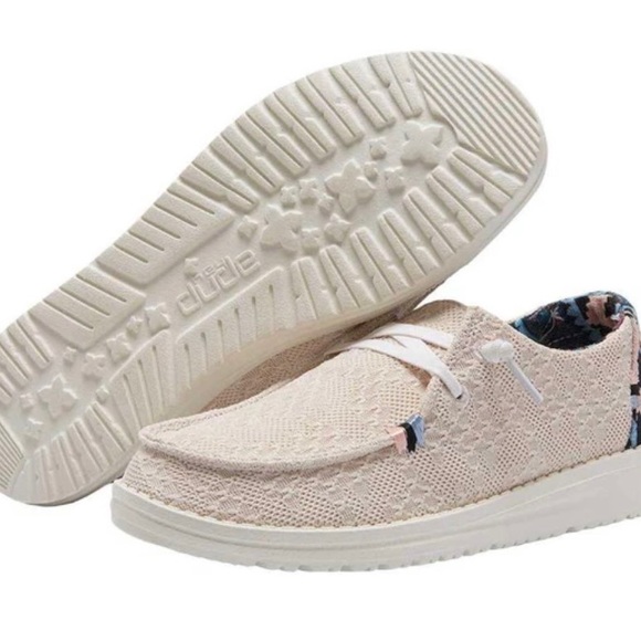 Women’s hey dudes size 7 - Picture 2 of 2